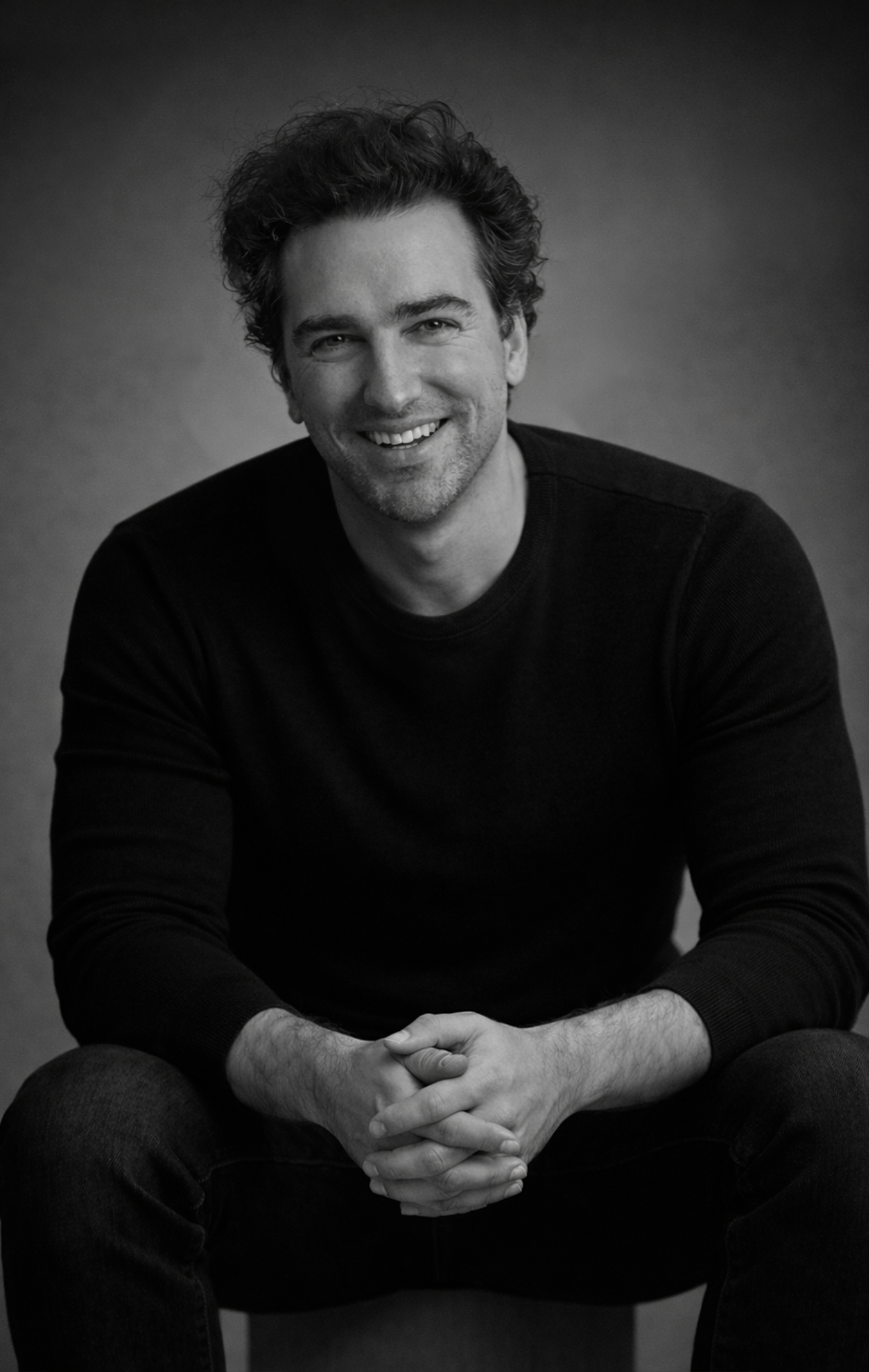 Black and white portrait of Sérgio Trindade